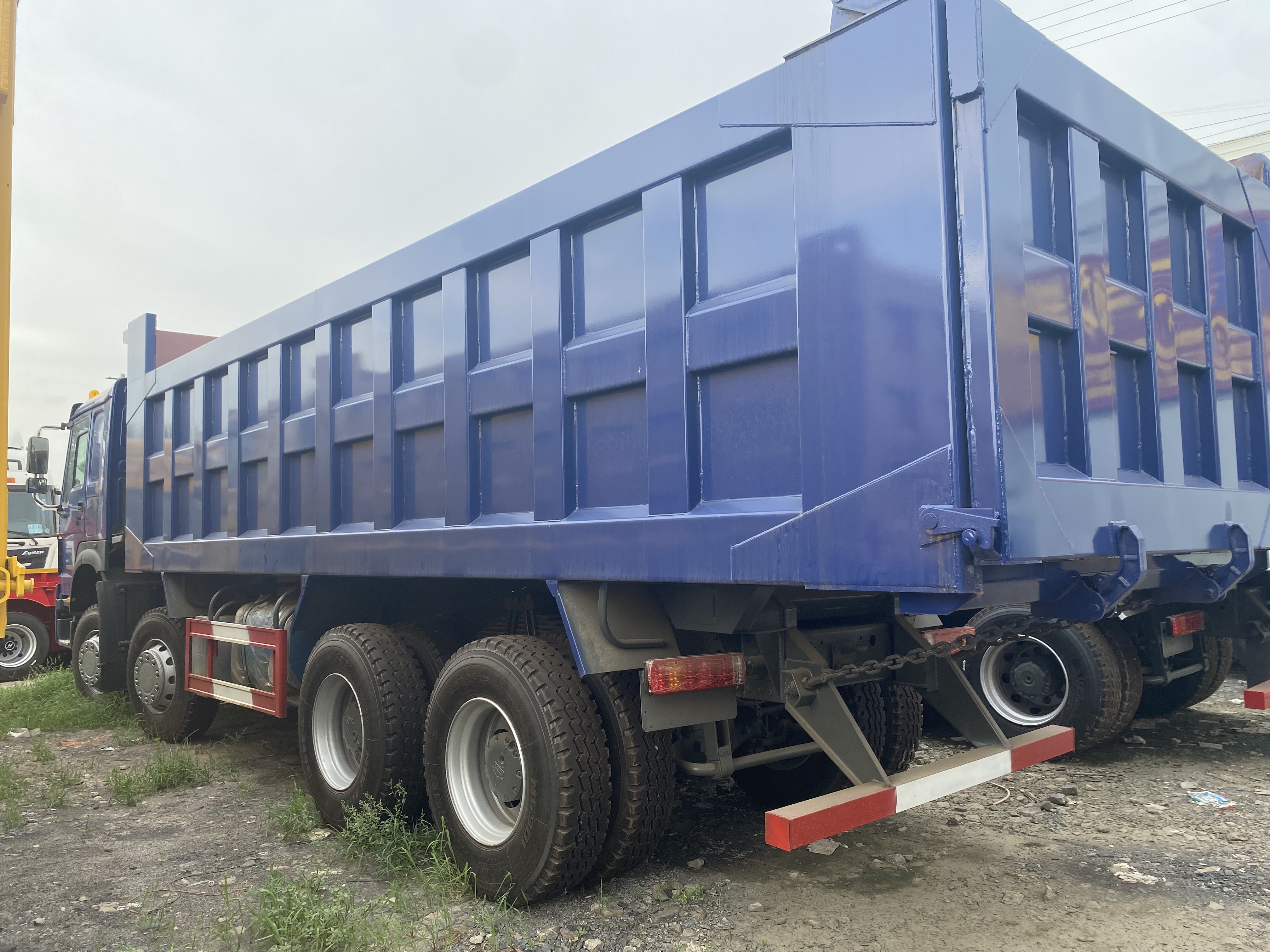 Used Sinotruk HOWO Refurished  second hand 8x4 Tipper Trucks 371HP sale