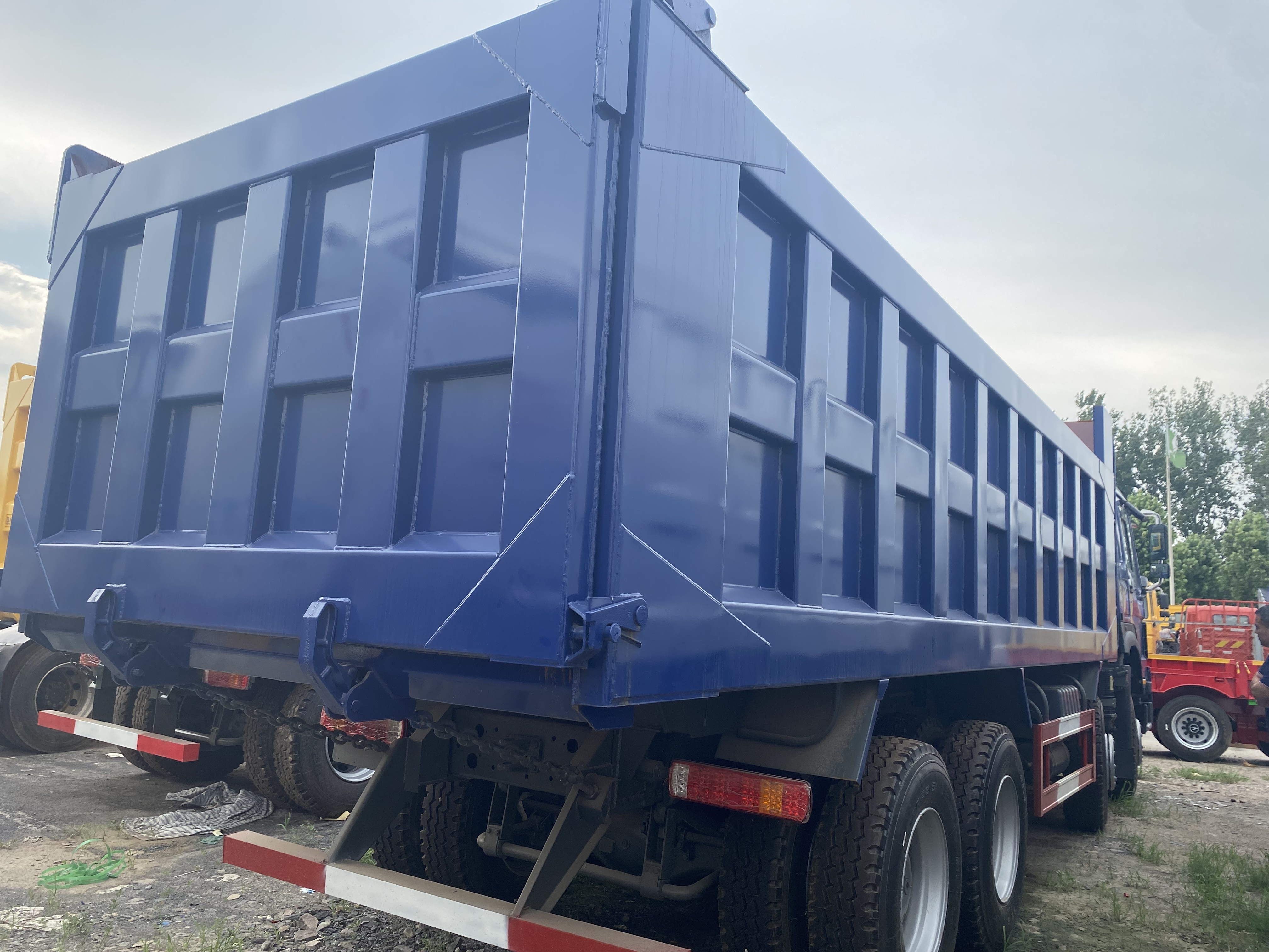 Used Sinotruk HOWO Refurished  second hand 8x4 Tipper Trucks 371HP sale