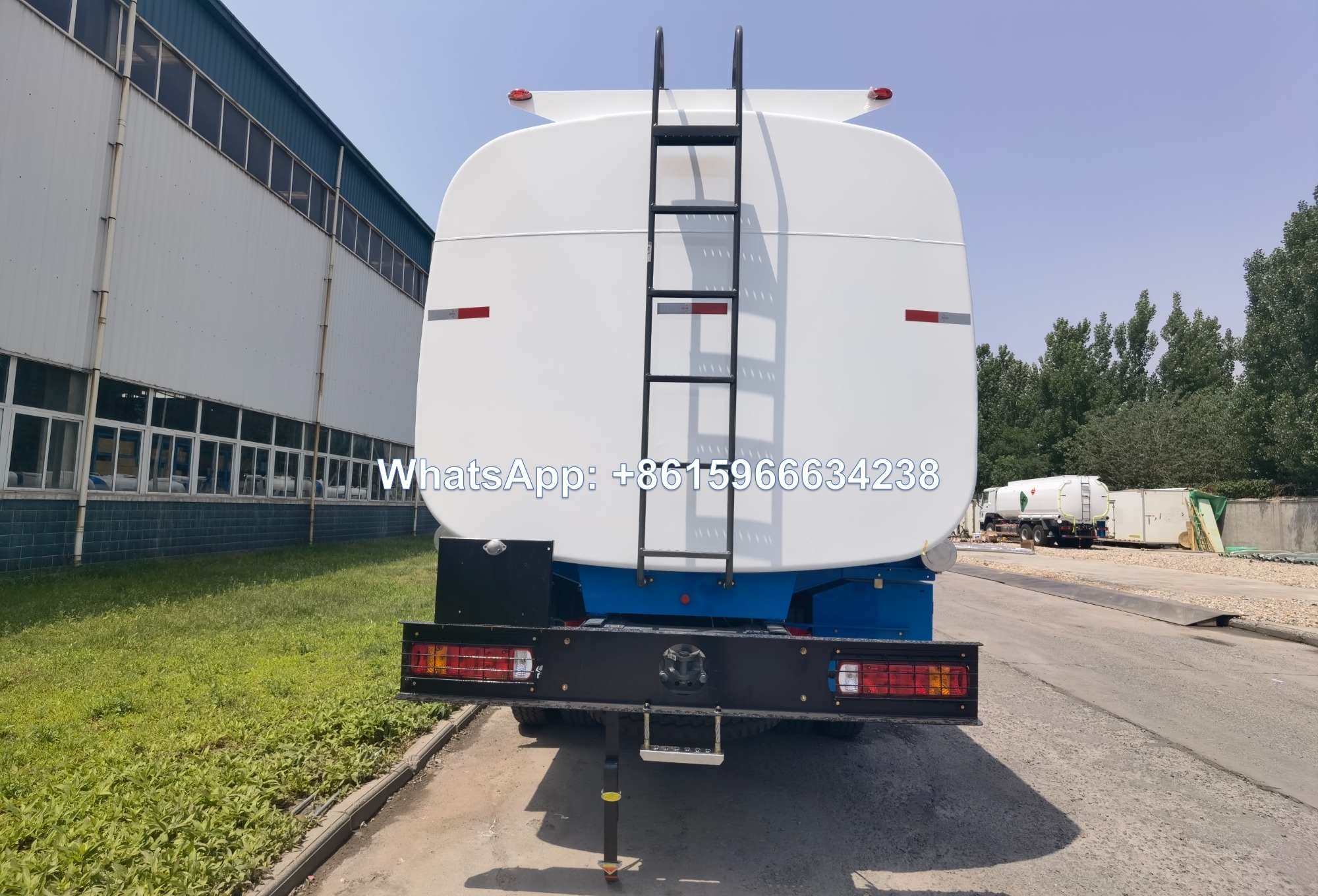 China factory Sinotruk Howo 8x4 Fuel Tanker Truck 35000L hot sale
