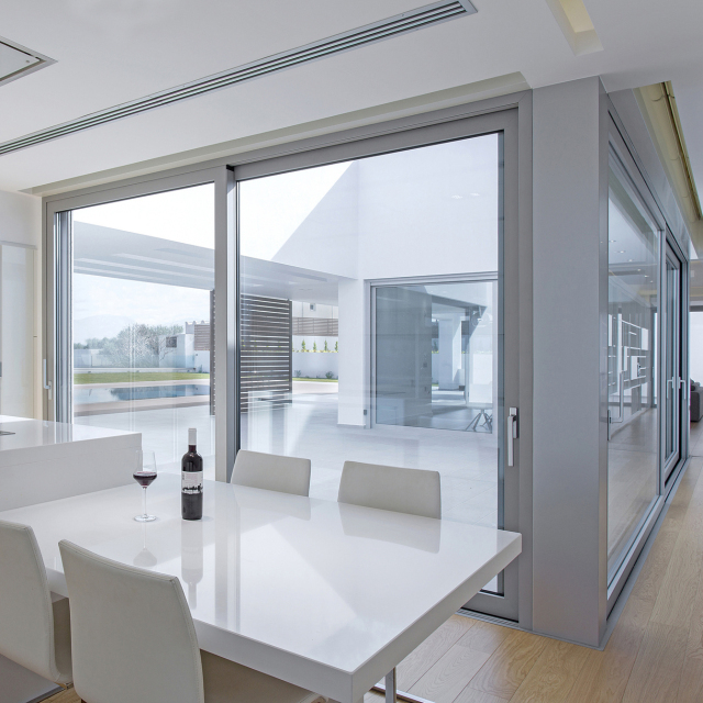 HART 160 Lift & slid doors