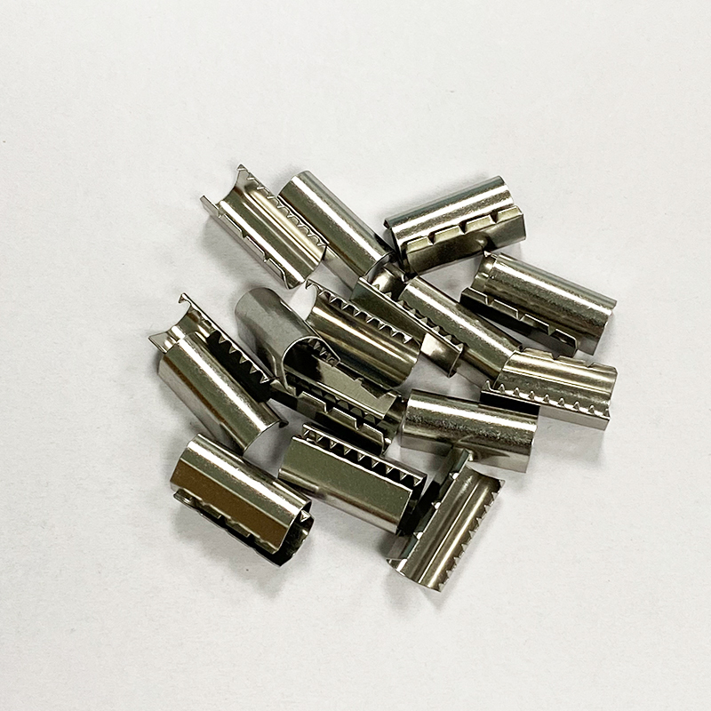 Manufacturers wholesale jewelry head rope ring connected electroplated silver metal horse buckle with tooth rope clip waistcoat buckle