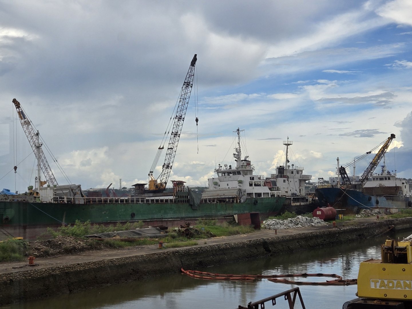 Pio-ship Staff conducting abrasive tests at a shipyard in Cebu