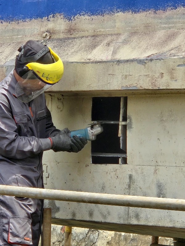Worker using Fuji Aluminum Grinding Wheel