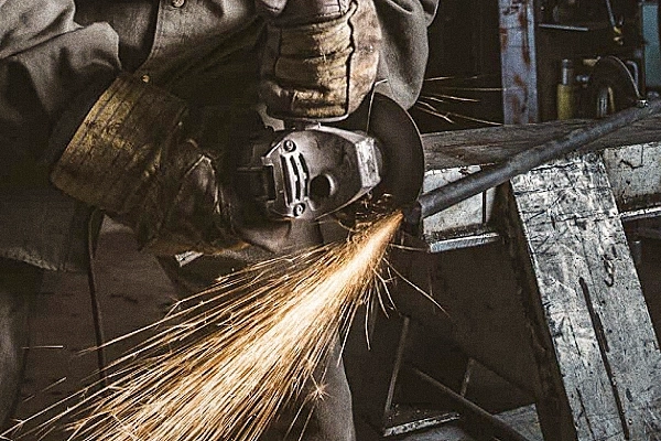 FUJI Raicho Slim Gold cutting disc in cutting action