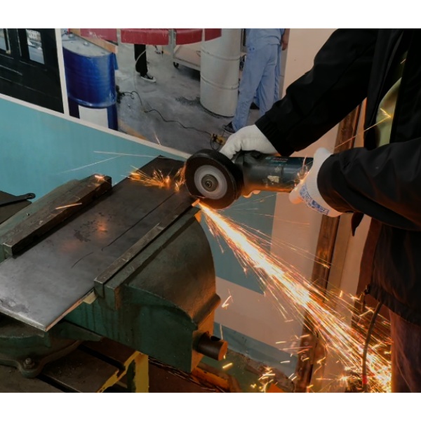 Super Tsurugi cutting steel plate in workshop