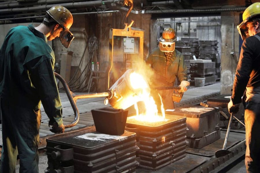 Gerinda frekuensi tinggi 300Hz dengan roda ikatan resin 180mm digunakan untuk pembuangan logam tugas berat di pengecoran