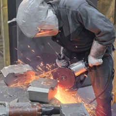 FUJI HGC-3902 300Hz Hochfrequenz-Winkelschleifer für das Schleifen von Metallgussteilen.