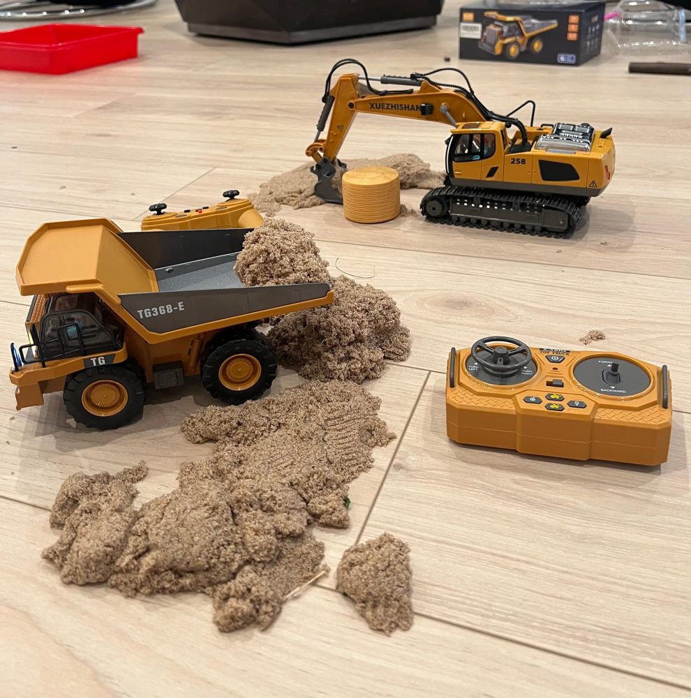 XLabToys Remote Control Excavator Construction Toys for Boys, 2×1200mAh RC Construction Truck with Metal Shovel & Light, 11CH Excavator Toys for Boys 3-5 4-7 8-12 Year Old