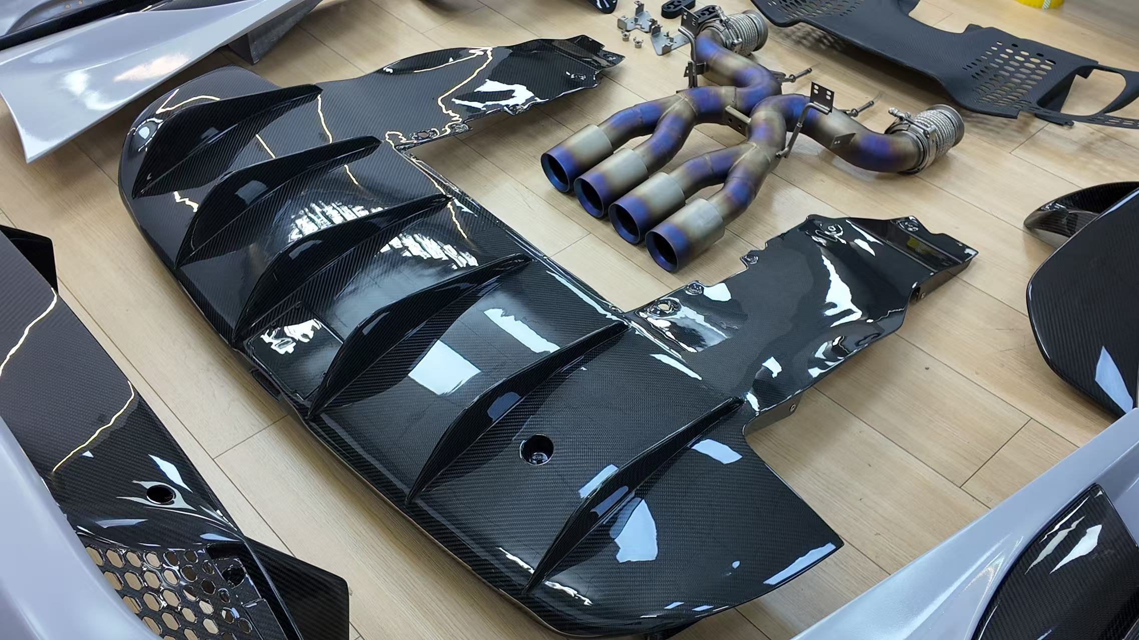 720S Upgrade 765LT Body Kits for Mclaren Excellent Quality Dry Carbon Fiber Front Lip Side Skirt Diffuser Hood Fender