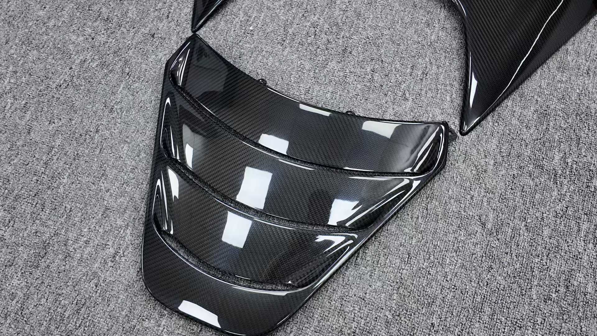 High Quality Dry Carbon Fiber Engine Cover for McLaren 720s Auto Parts Black Engine Cover Body Kit Hot Seller