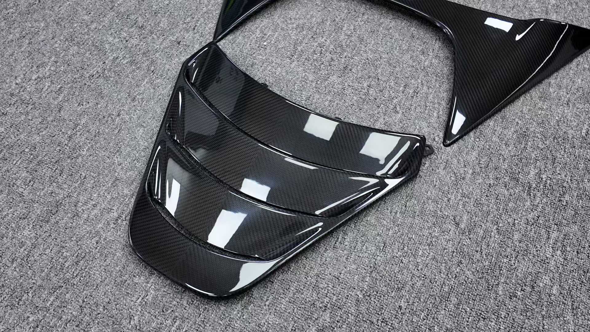 High Quality Dry Carbon Fiber Engine Cover for McLaren 720s Auto Parts Black Engine Cover Body Kit Hot Seller