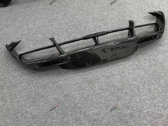 High Quality Fast Delivery Whole Sale Price Dry Carbon Fiber OEM Style Rear Middle Bumper Body Kits for Mclaren 720S