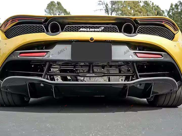 High Quality Fast Delivery Whole Sale Price Dry Carbon Fiber OEM Style Rear Middle Bumper Body Kits for Mclaren 720S