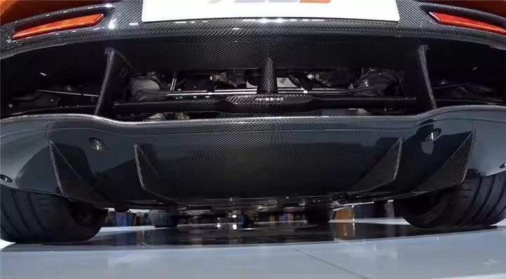 High Quality Fast Delivery Whole Sale Price Dry Carbon Fiber OEM Style Rear Diffuser Body Kits for Mclaren 720S