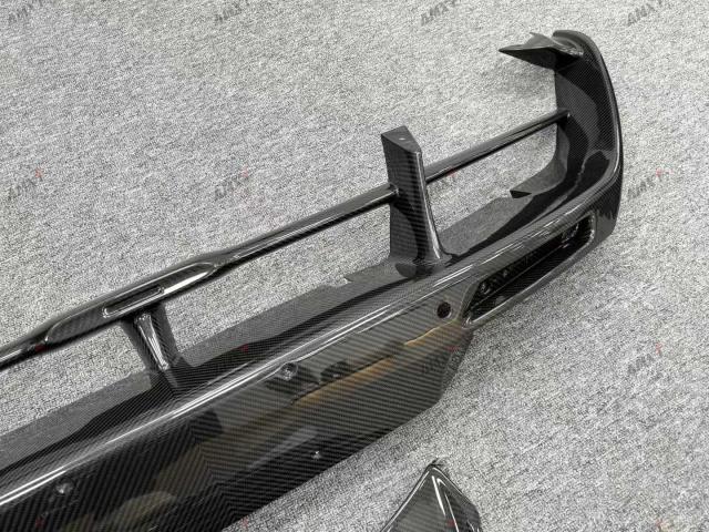 High Quality Fast Delivery Whole Sale Price Dry Carbon Fiber OEM Style Rear Middle Bumper Body Kits for Mclaren 720S