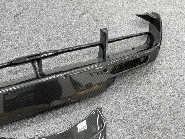 High Quality Fast Delivery Whole Sale Price Dry Carbon Fiber OEM Style Rear Middle Bumper Body Kits for Mclaren 720S