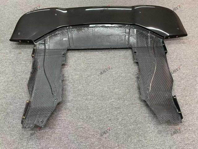 High Quality Fast Delivery Whole Sale Price Dry Carbon Fiber OEM Style Rear Diffuser Body Kits for Mclaren 720S