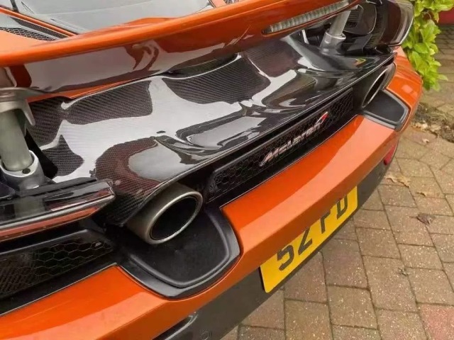 High Quality Fast Delivery Whole Sale Price Dry Carbon Fiber OEM Exhaust Cover Body Kits for Mclaren 720S
