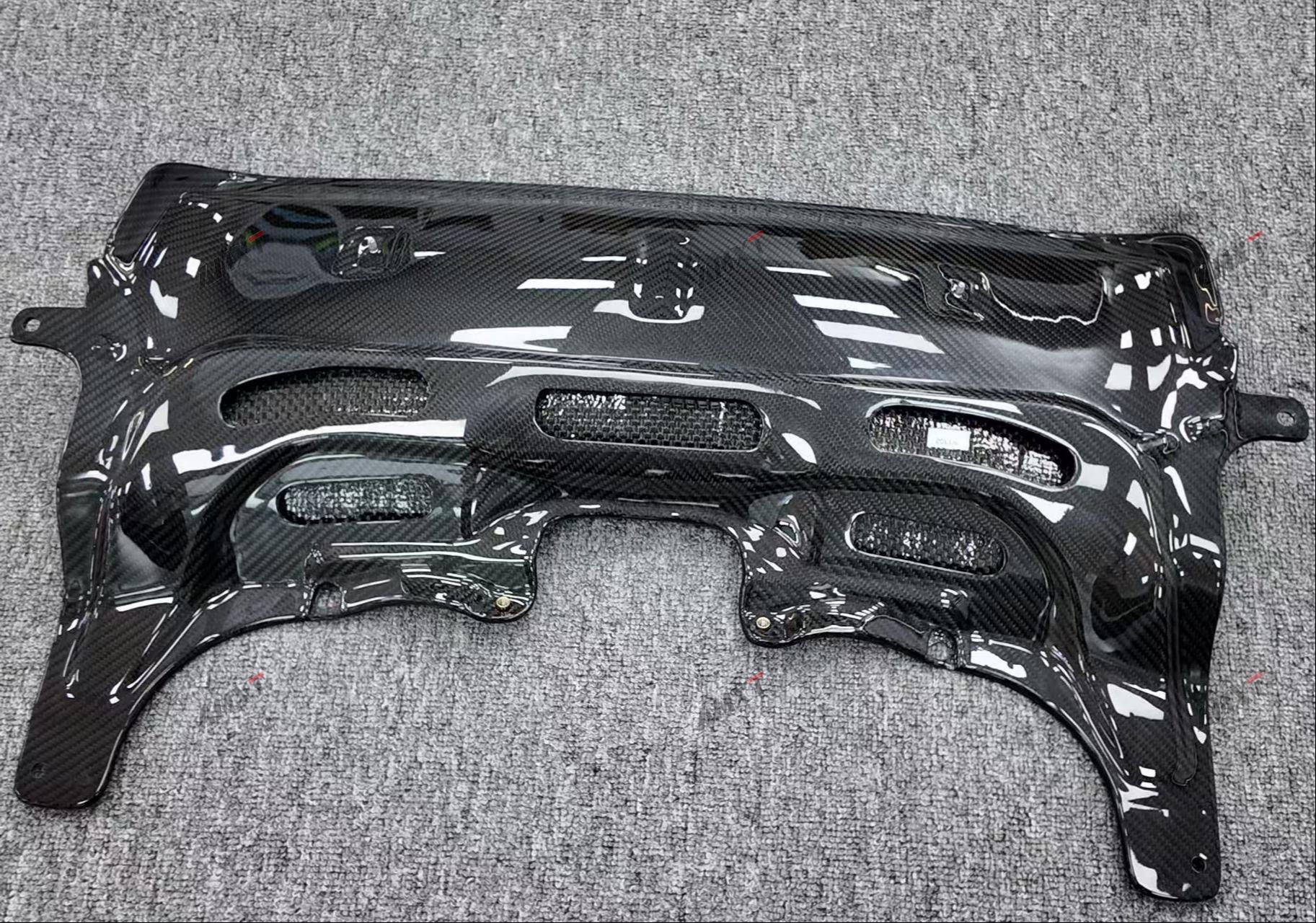 High Quality Fast Delivery Whole Sale Price Dry Carbon Fiber OEM Exhaust Cover Body Kits for Mclaren 720S
