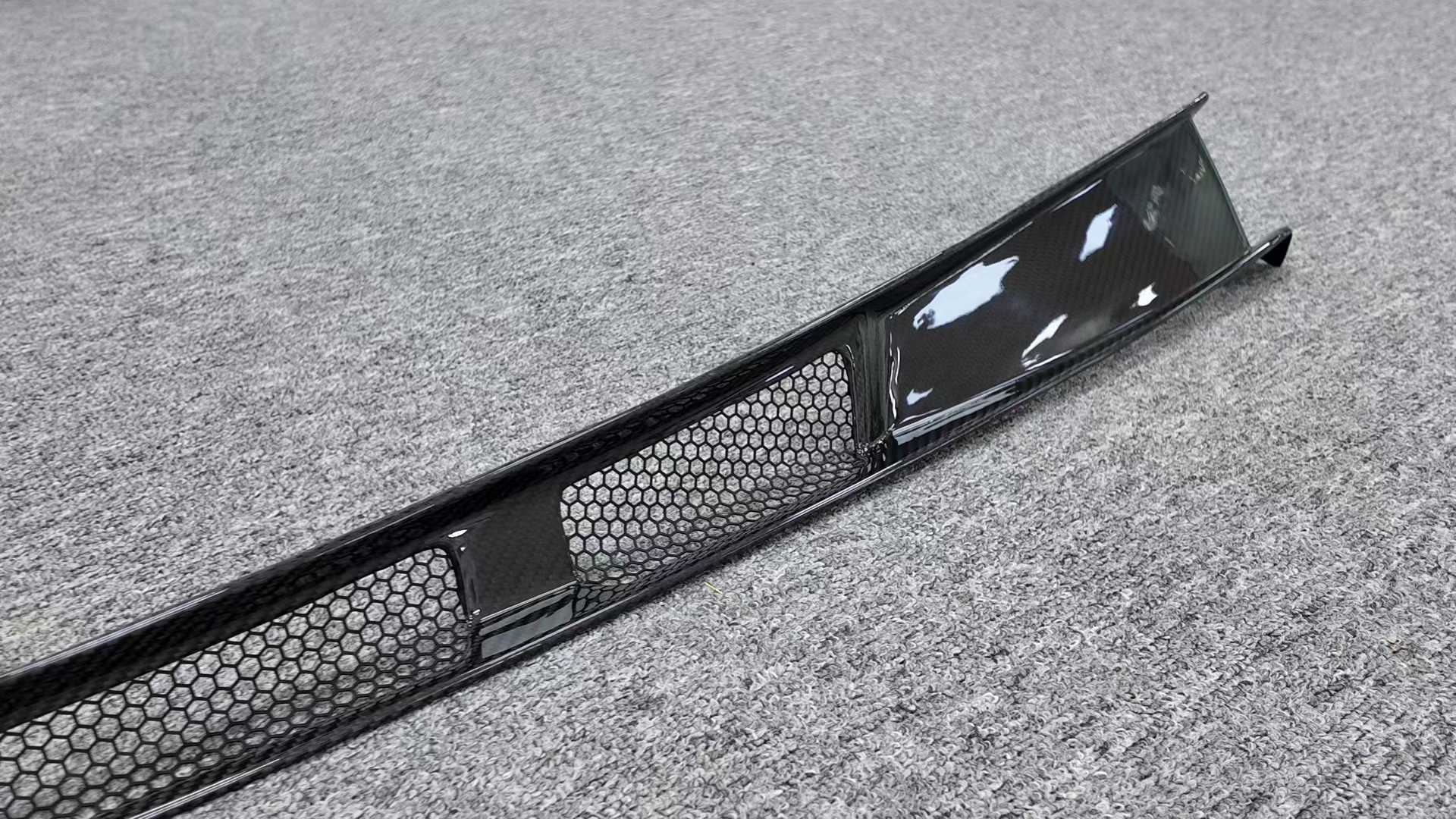 High Quality Fast Delivery Whole Sale Price Dry Carbon Fiber Rear Fender Air Bridge Body Kits for Mclaren 720S