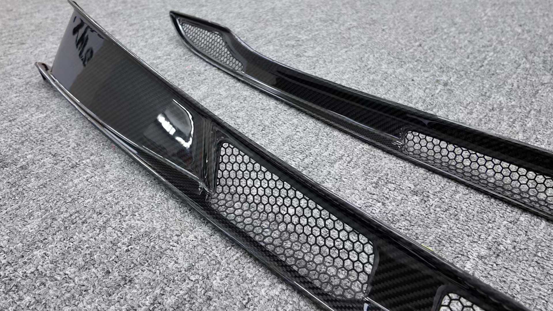 High Quality Fast Delivery Whole Sale Price Dry Carbon Fiber Rear Fender Air Bridge Body Kits for Mclaren 720S