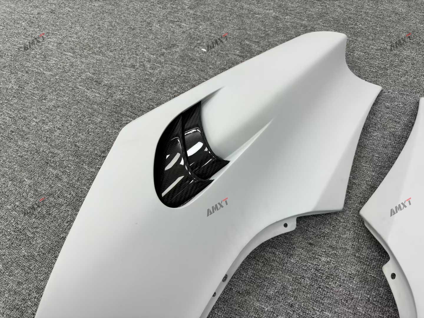 The High Quality Factory-price Dry Carbon Fiber 765LT Style Front Fenders for the McLaren 720S Have an Excellent Fit