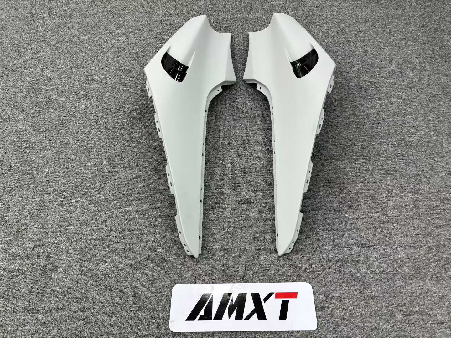 The High Quality Factory-price Dry Carbon Fiber 765LT Style Front Fenders for the McLaren 720S Have an Excellent Fit