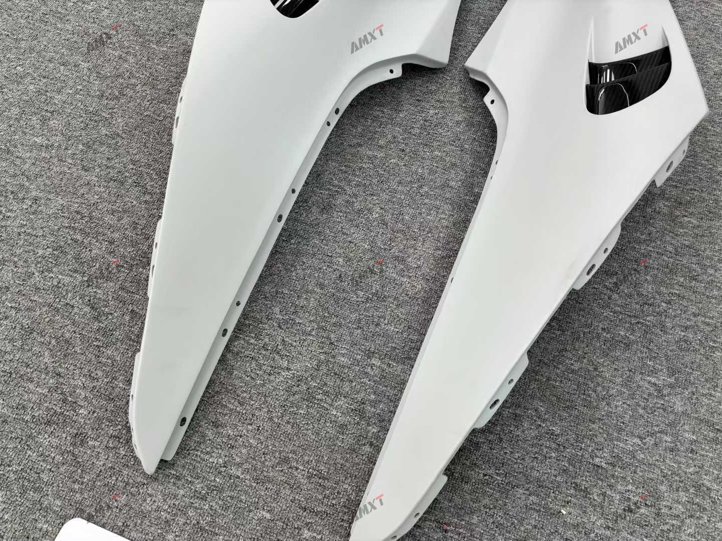 The High Quality Factory-price Dry Carbon Fiber 765LT Style Front Fenders for the McLaren 720S Have an Excellent Fit