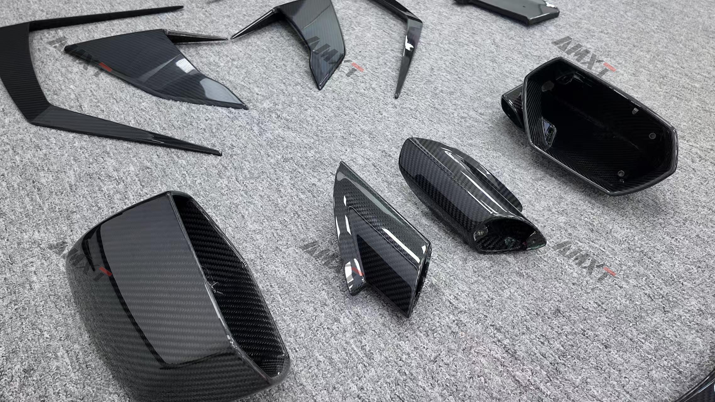 Dry Carbon Fiber Sto Upgrade V Style Body Kits for Lamborghini Huracan Front Lip Hood Vent Side Skirts Rear Windows Trims