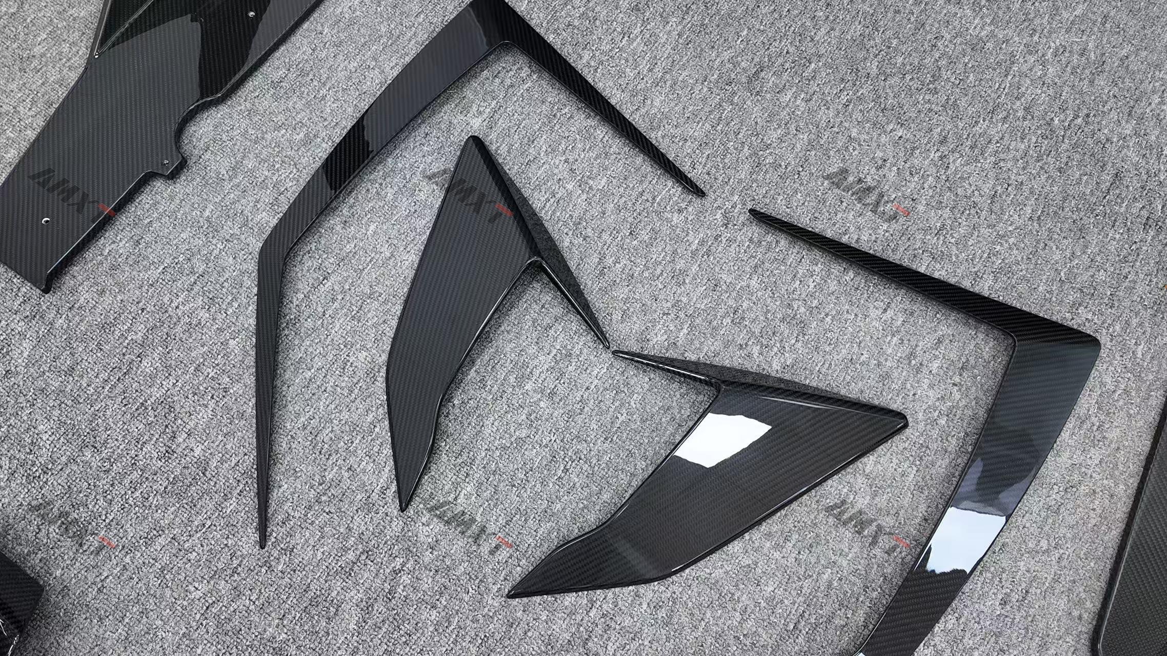 Dry Carbon Fiber Sto Upgrade V Style Body Kits for Lamborghini Huracan Front Lip Hood Vent Side Skirts Rear Windows Trims