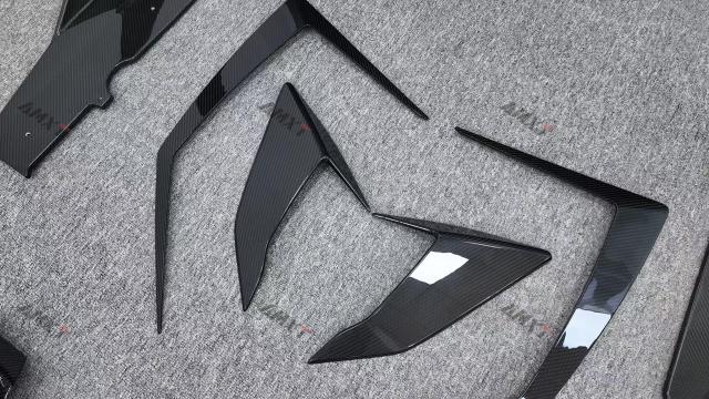 Dry Carbon Fiber Sto Upgrade V Style Body Kits for Lamborghini Huracan Front Lip Hood Vent Side Skirts Rear Windows Trims