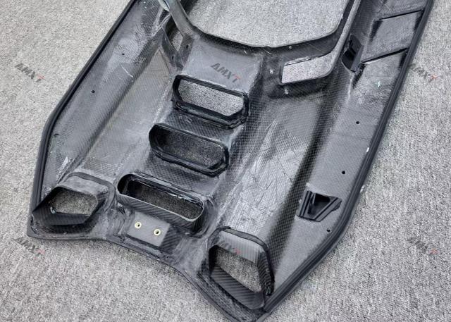 High Quality Whole Sale Price Prepreg Dry Carbon Fiber Duke Engine Cover Body Kits for Lamborghini Revuelto