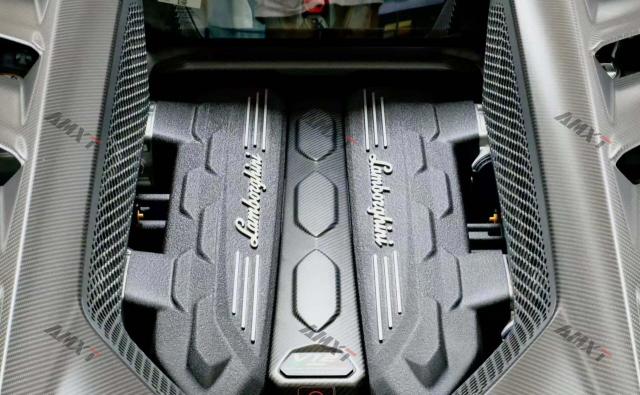 Dry Carbon Engine Compartment Cover for Lamborghini Revuelto Good Fitment