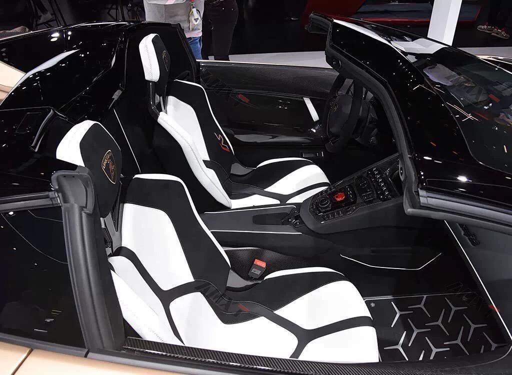High Quality Fast Delivery Dry Carbon Fiber Floor Mats for Lamborghini Aventador LP700 Upgrade to SVJ Interior Parts