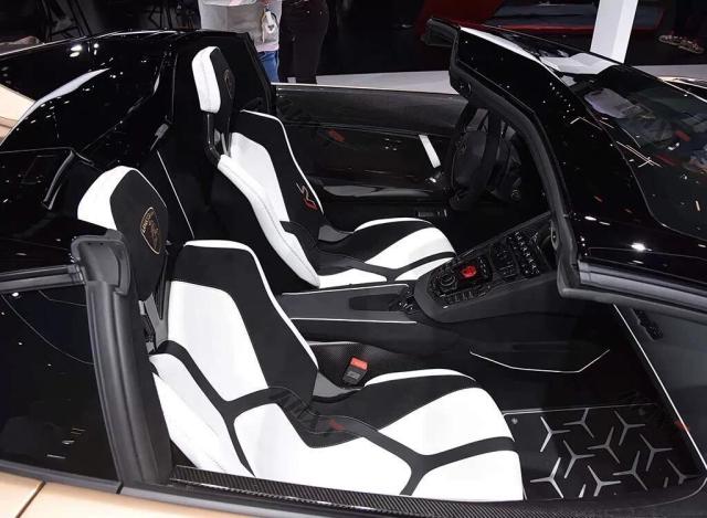 High Quality Fast Delivery Dry Carbon Fiber Floor Mats for Lamborghini Aventador LP700 Upgrade to SVJ Interior Parts