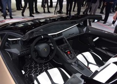 High Quality Fast Delivery Dry Carbon Fiber Floor Mats for Lamborghini Aventador LP700 Upgrade to SVJ Interior Parts