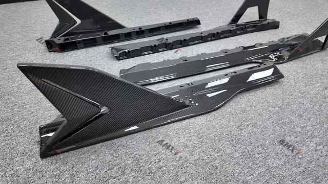 Good Fitment Dry Carbon Fiber Duke Side Skirts for Lamborghini Revuelto