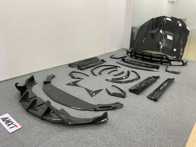 URUS Topcar Body Kits for Lamborghini Excellent Quality Fast Delivery Dry Carbon Fiber Front Lip Side Skirt Rear Diffuser Hood