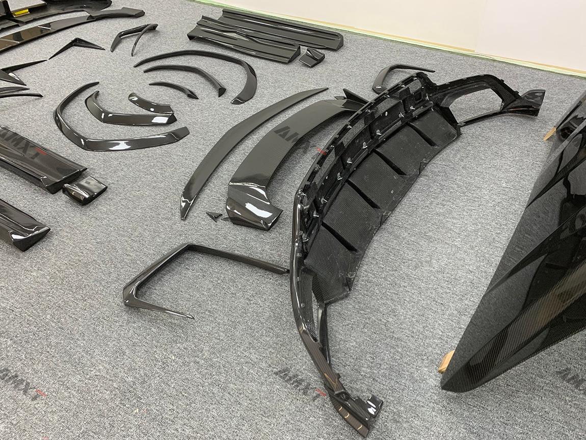URUS Topcar Body Kits for Lamborghini Excellent Quality Fast Delivery Dry Carbon Fiber Front Lip Side Skirt Rear Diffuser Hood