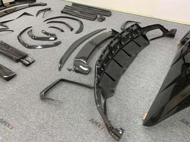 URUS Topcar Body Kits for Lamborghini Excellent Quality Fast Delivery Dry Carbon Fiber Front Lip Side Skirt Rear Diffuser Hood