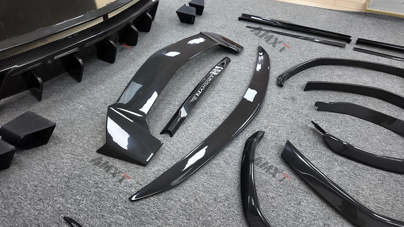 Urus Mansory Body Kits for Lamborghini Excellent Quality Fast Delivery Dry Carbon Fiber Front Lip Side Skirt Rear Diffuser Hood