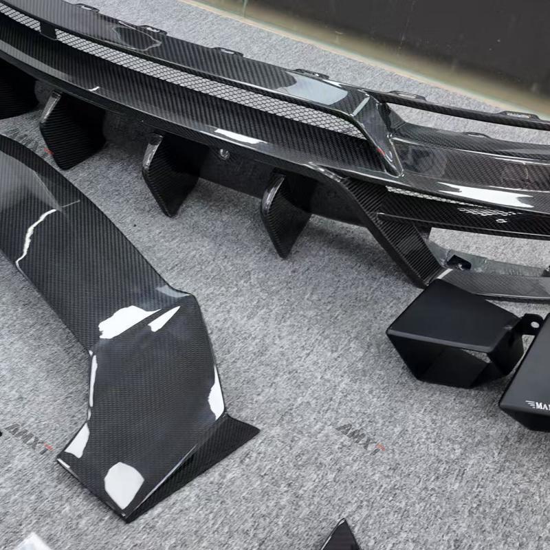 Urus Mansory Body Kits for Lamborghini Excellent Quality Fast Delivery Dry Carbon Fiber Front Lip Side Skirt Rear Diffuser Hood
