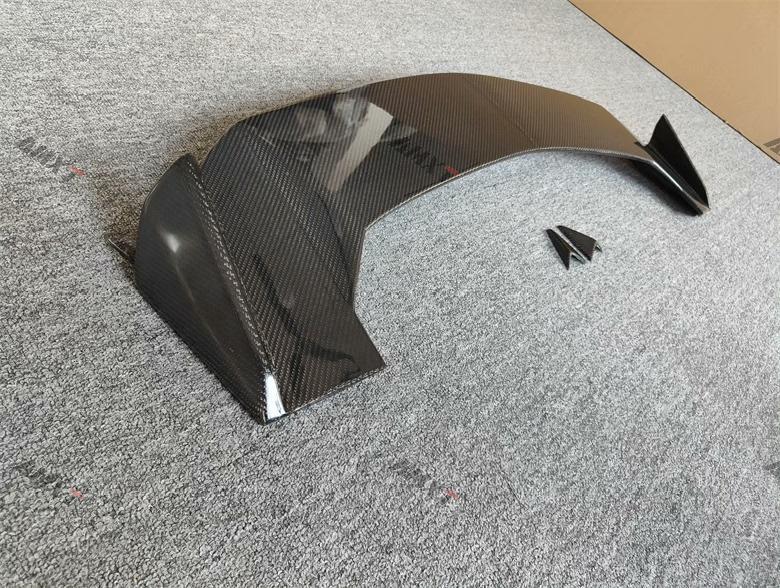 Topcar High Quality Dry Carbon Fiber Roof Spoiler (Wing) for URUS-Carbon Black Polished Finish Fast Delivery