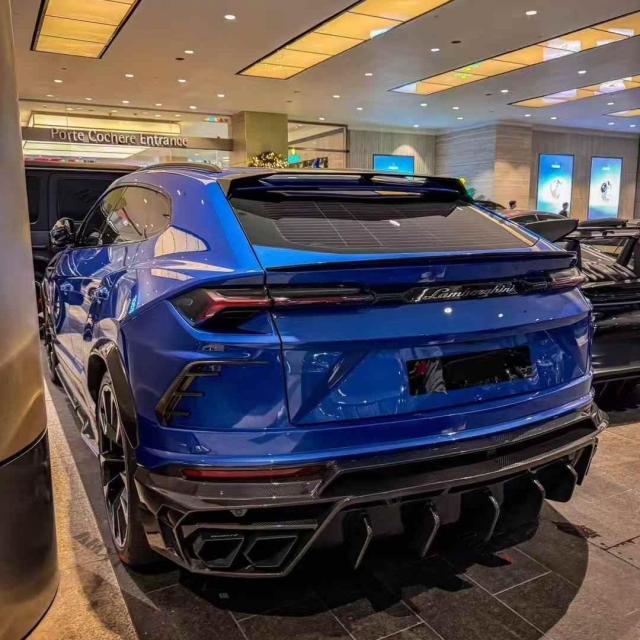 Urus Mansory Body Kits for Lamborghini Excellent Quality Fast Delivery Dry Carbon Fiber Front Lip Side Skirt Rear Diffuser Hood