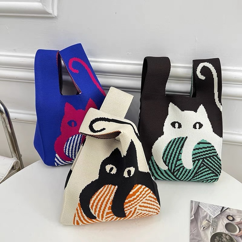 Kusoul Thickened 35x20cm Handmade Knitted Bags Mini Wrist Bag Korean-Style Fashion Tote Handbag Reusable Casual Shopping Bag Cat hugging a ball Woven Bags