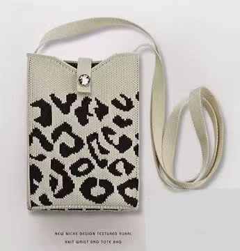 Kosoul New fashion shoulder bag mini knitted mobile phone bag Korean version versatile small portable change bag messenger bag Cute animals