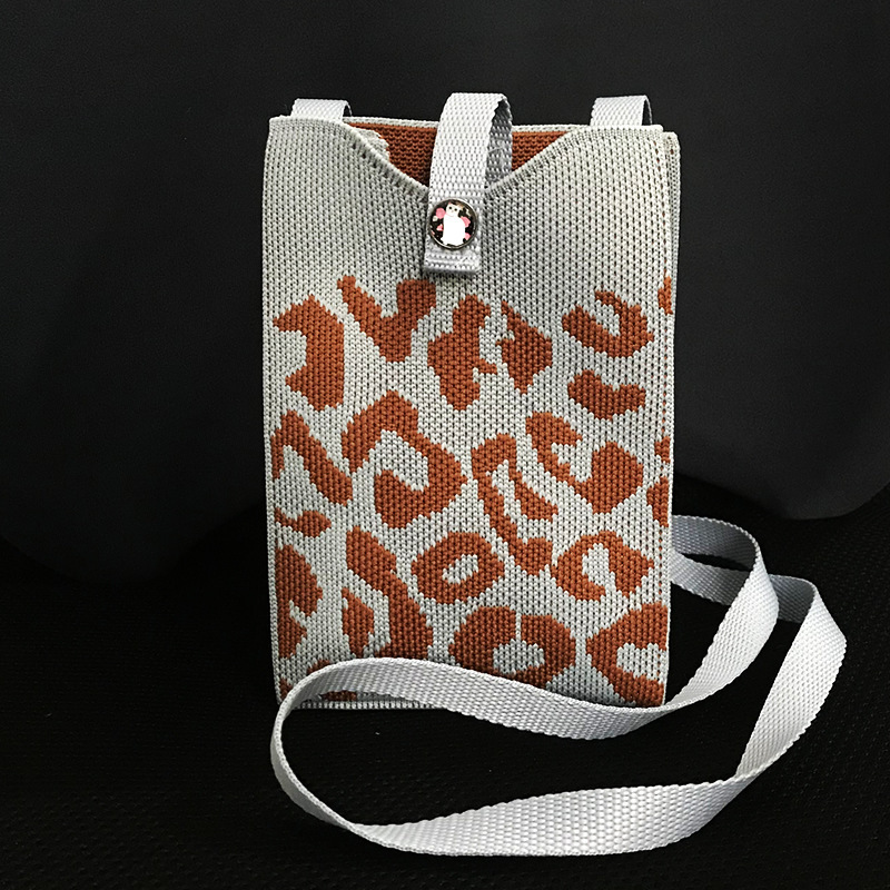 Kosoul 18x12cm New fashion shoulder bag mini knitted mobile phone bag Korean version versatile small portable change bag messenger bag Cute animals