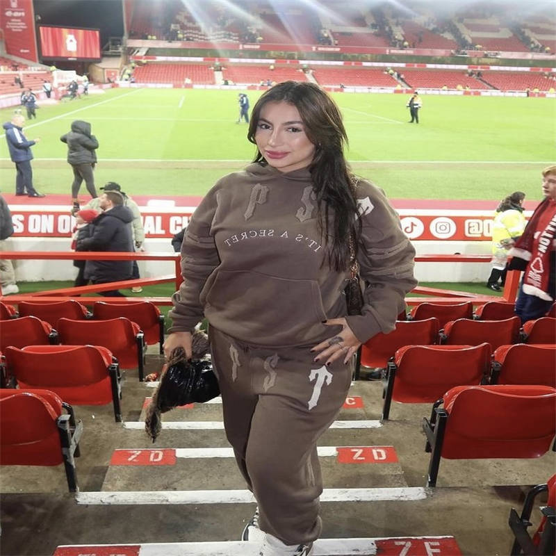 Trapstar London Tracksuit Irongate Arch Chenille Hoodie Jogging Suit 8878 Wearing Effect