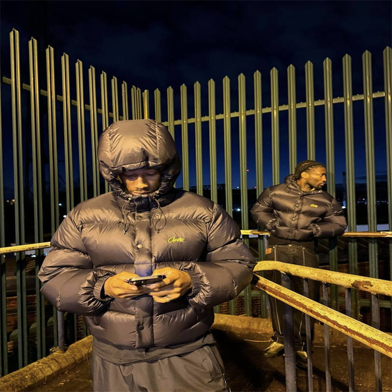 Corteiz Coat Crtz Bolo Jacket V2 Puffer Black Wearing Effect
