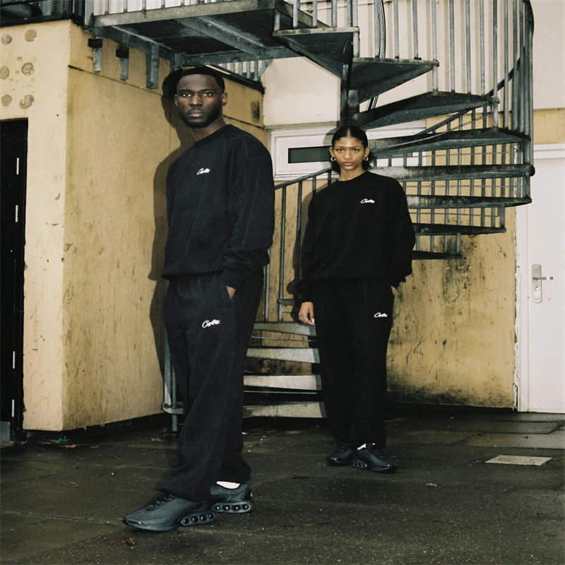 Corteiz Hmp V2 Tracksuit Black Wearing Effect